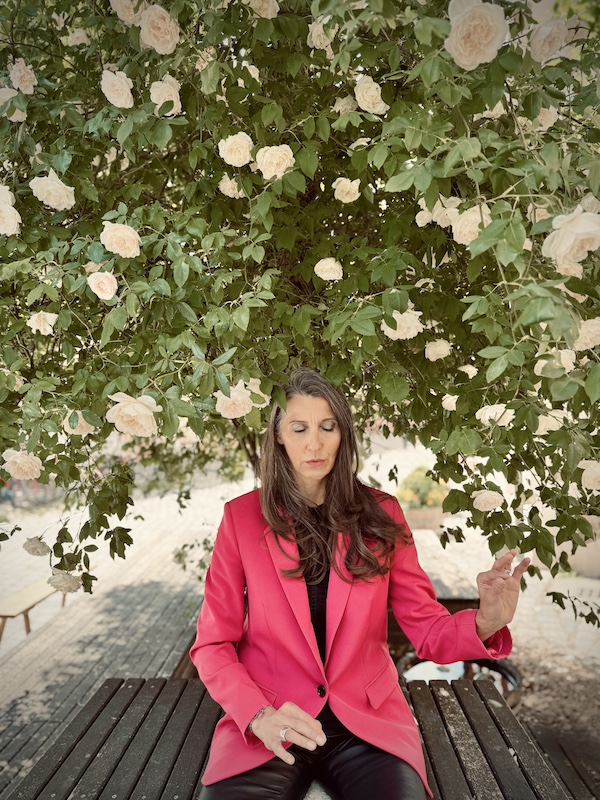 Manuela Forster in full presence, connected